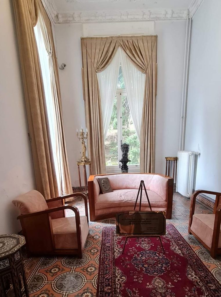 وصف قصر اتاتورك من الداخل والخارج